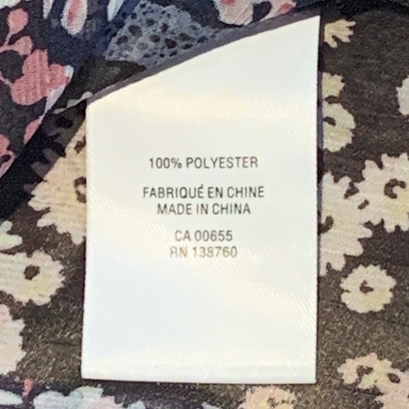 3/$30 - Reitman’s Floral Sleeveless Blouse Size M - Picture 9 of 10